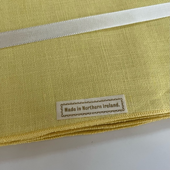Fine IRISH LINEN Tablecloth - butter YELLOW - Picture 4 of 4